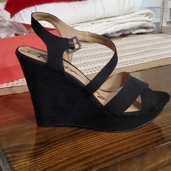 Shoes - Picture 4 of 4